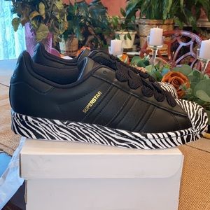 Women’s size 7. Zebra print superstar adidas!